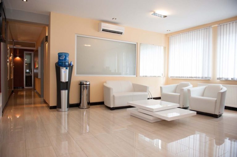 Reception à la clinique du Dr Patrick Mwamba